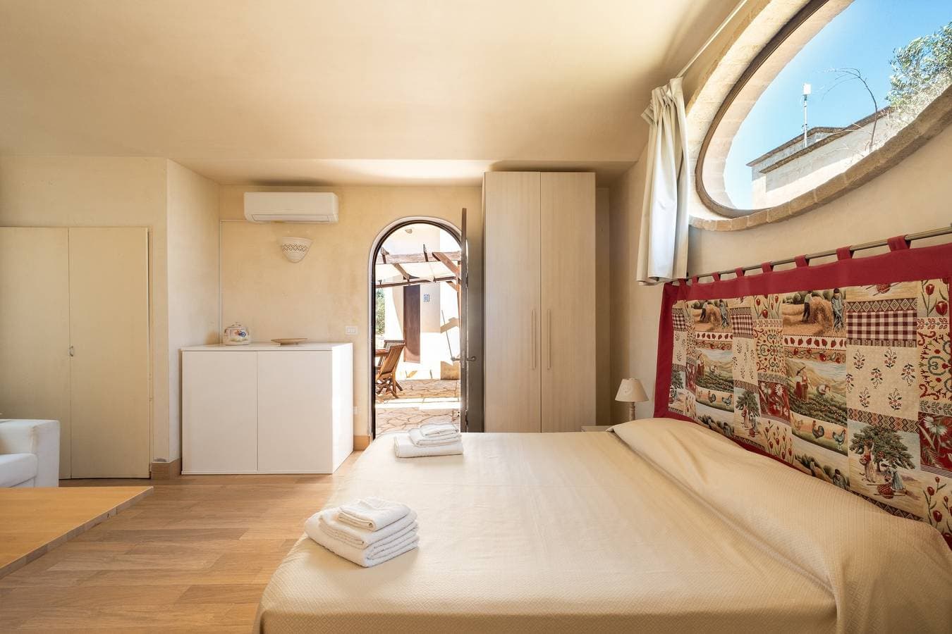 Foto 8 von 20: Appartement 'Residenze Uliveto - Residenza 10' mit Pool, privater Terrasse und Klimaanlage