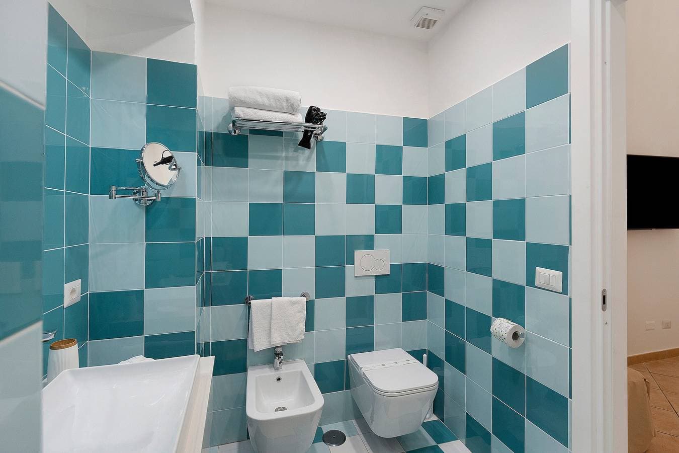 Foto 12 von 22: Sorrentina Guest House – Superior Doppelzimmer 5 mit Balkon und WLAN
