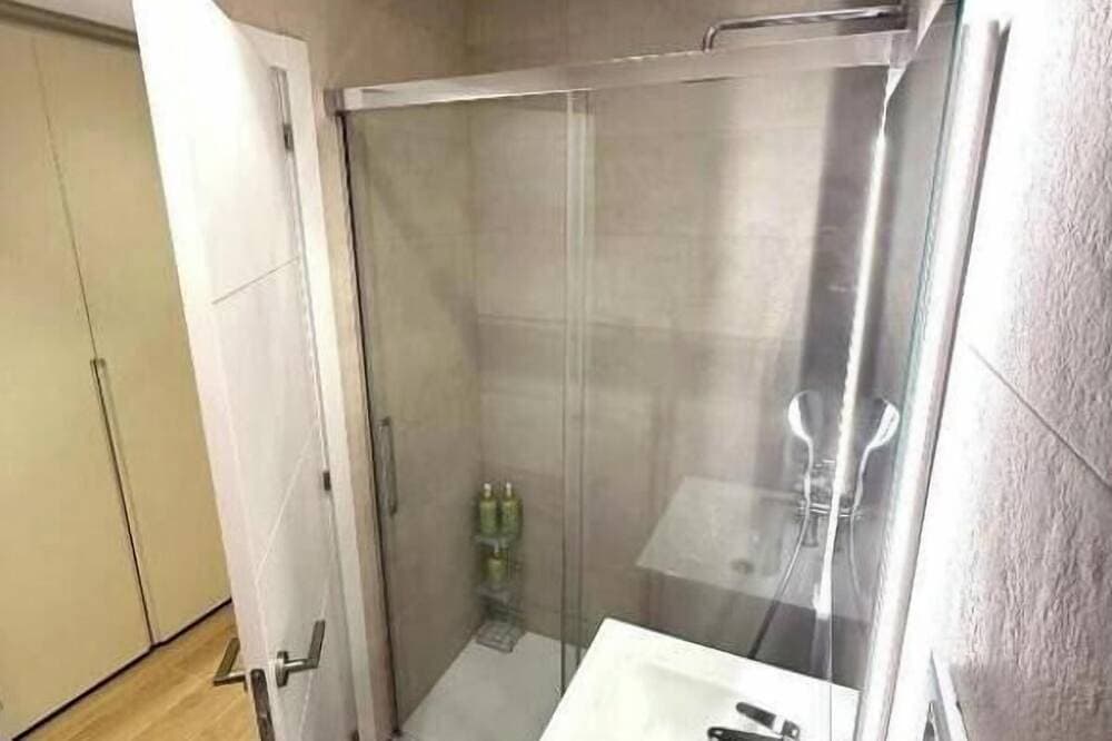 Foto 8 von 30: Stylish 120 m² Duplex Near Atocha Station – Sleeps 8, A/C & Fast WiFi