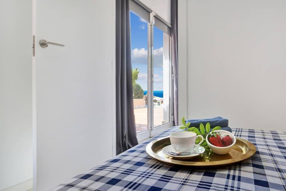 Foto 4 von 27: The Stone Apartment, Los Gigantes, Heated Pool