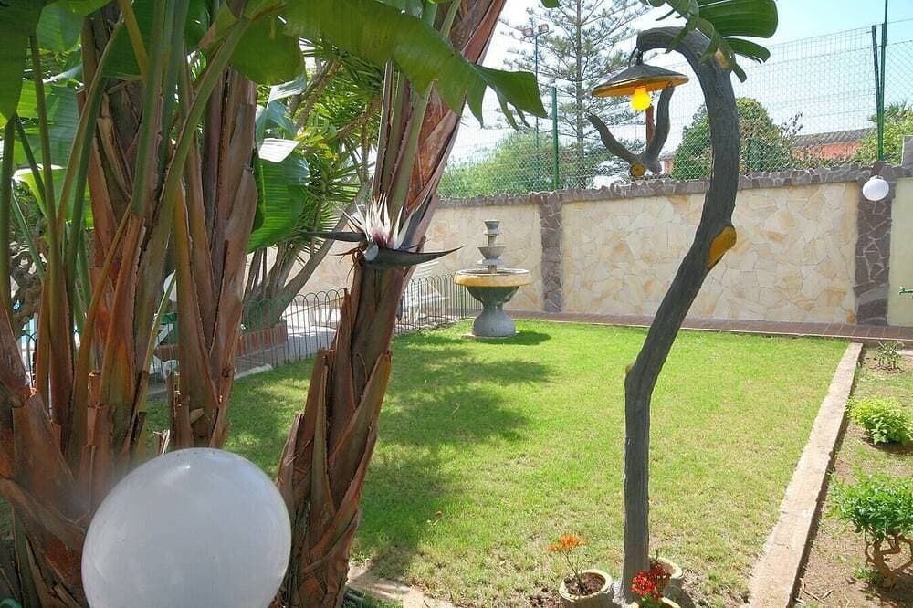 Foto 13 von 21: Villa Trapezio with private pool and tennis court