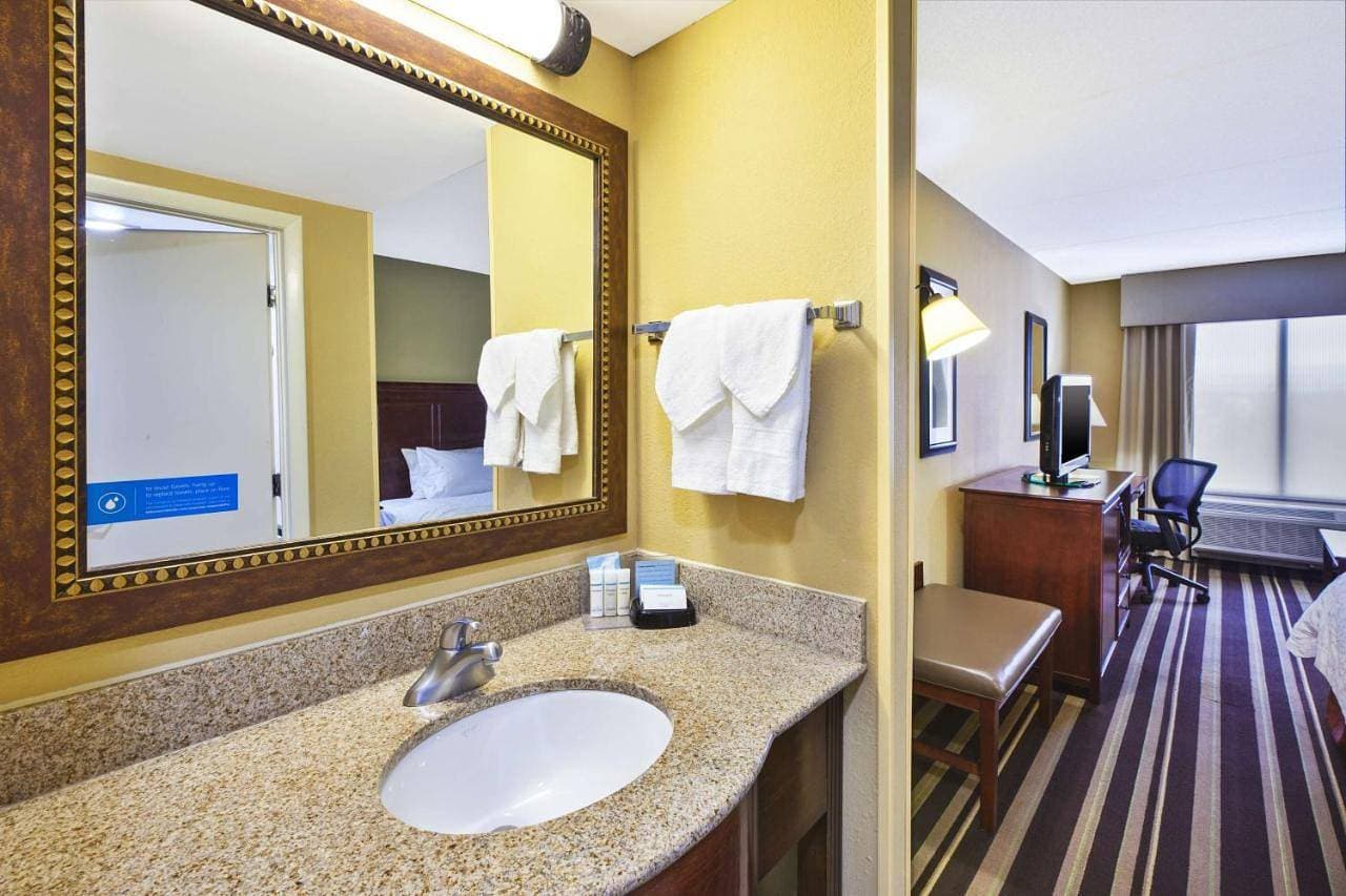 Foto 9 von 9: Double Room with Accessible Tub - Mobility Access