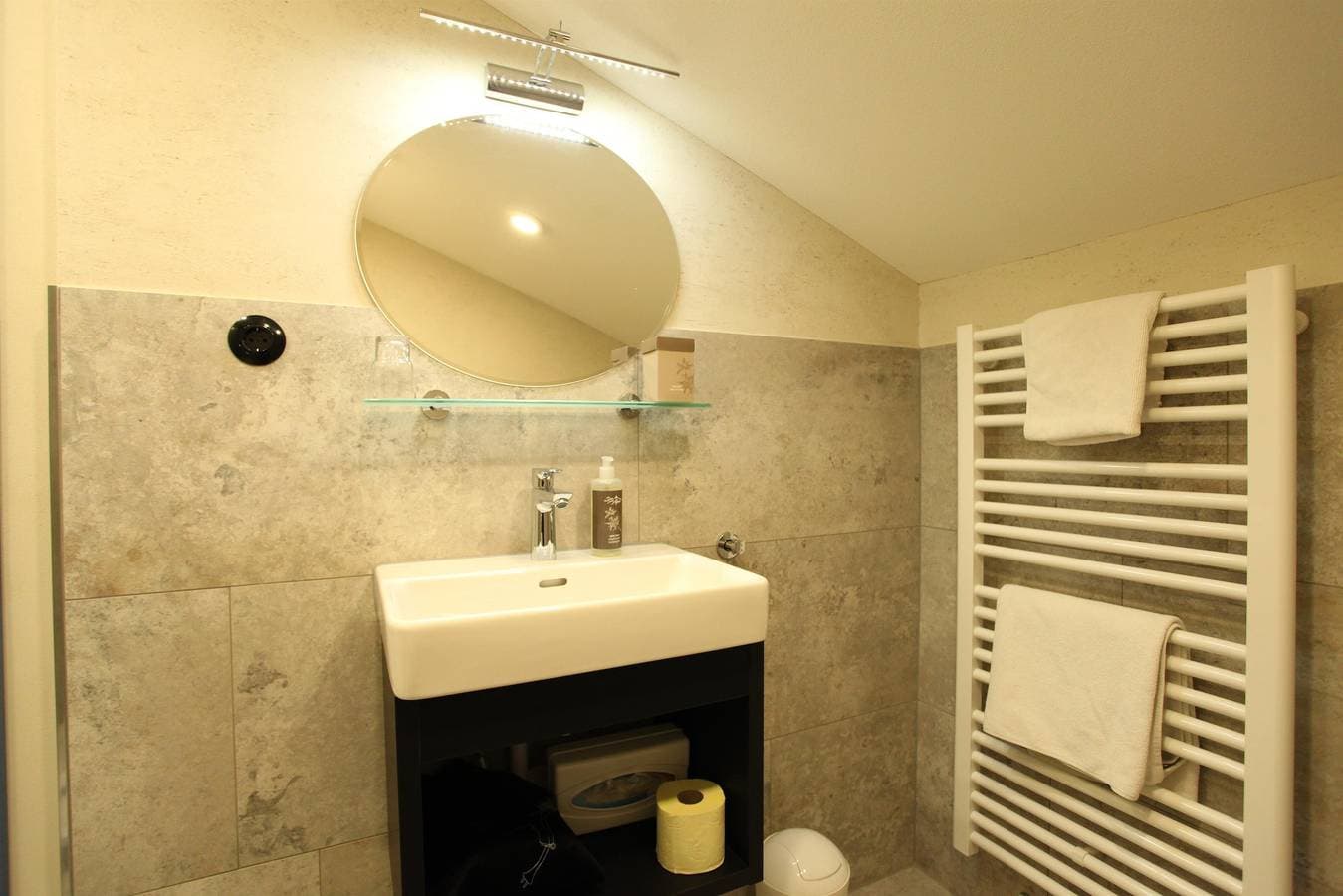 Foto 11 von 114: Doppelzimmer Alpenliebe mit Dusche, Wc, "10"