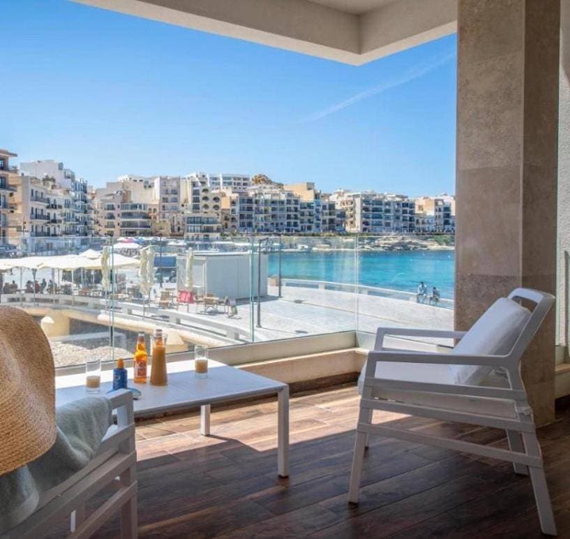 Electra Residence - Luxury Central Beachview Apartment 1