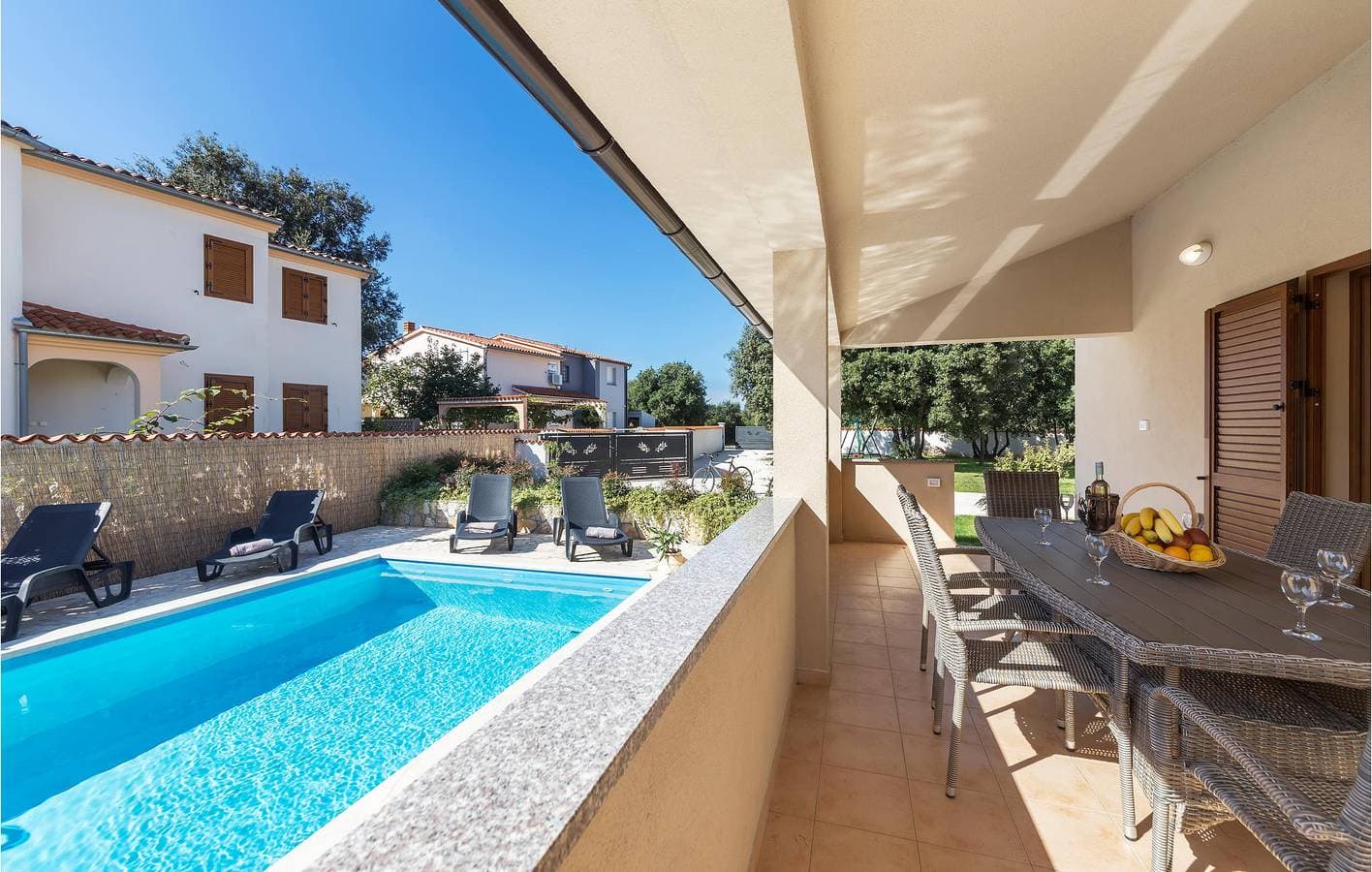 Foto 13 von 42: Geräumige Ferienwohnung mit Pool, Terrasse und WLAN – 1 km vom FKK-Strand entfernt