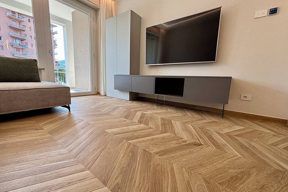 Foto 9 von 22: Luxurious new apartment with a terrace overlooking the lake on the Sarnico lakeshore.