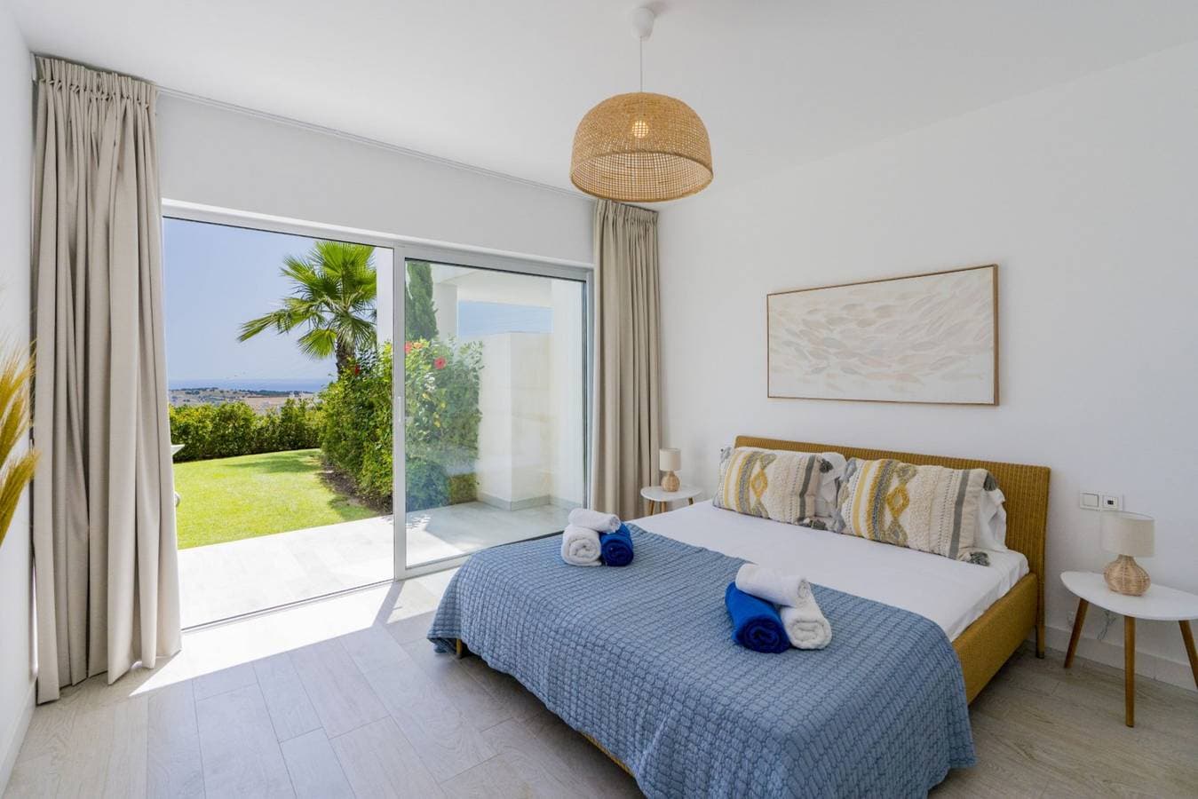 Foto 11 von 46: Stylish 3-Bed Apartment | Alcazaba Lagoon