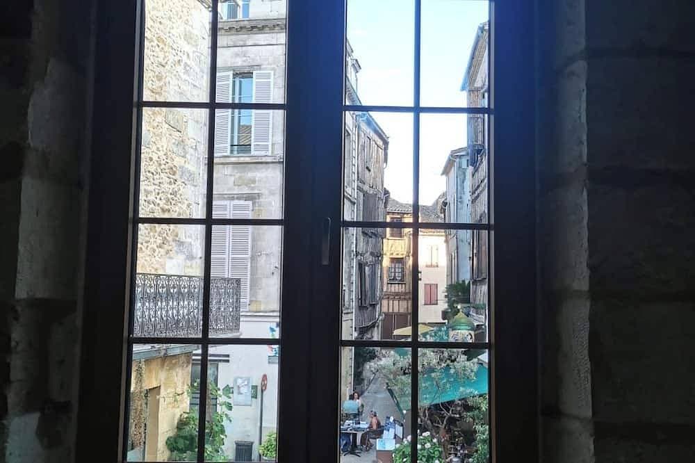 Vibrant 1-Bedroom Apartment in the Lively Historic Center of Bergerac 1