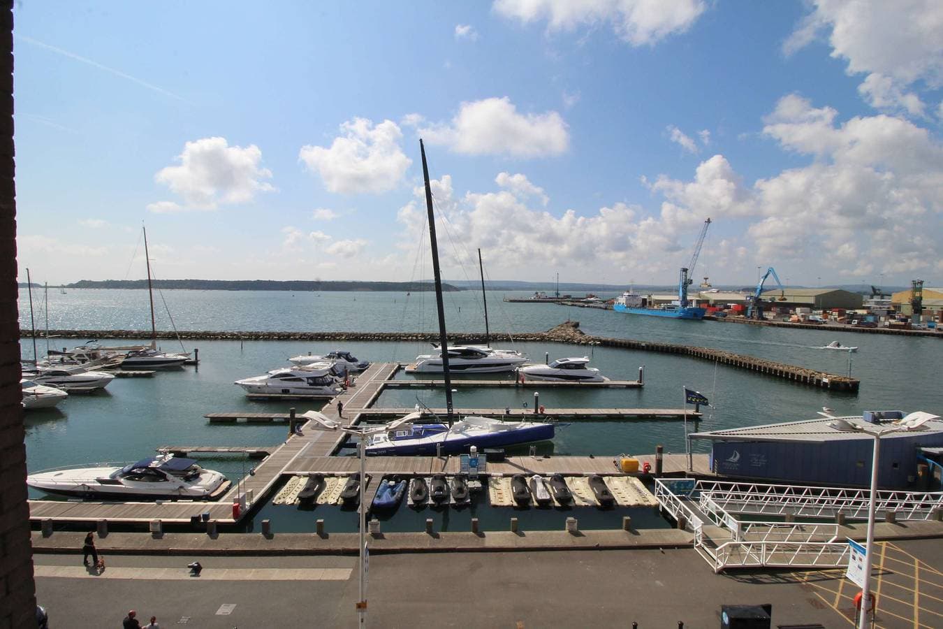 Foto 11 von 21: Les Bateaux - Views of Poole Quay from Balcony