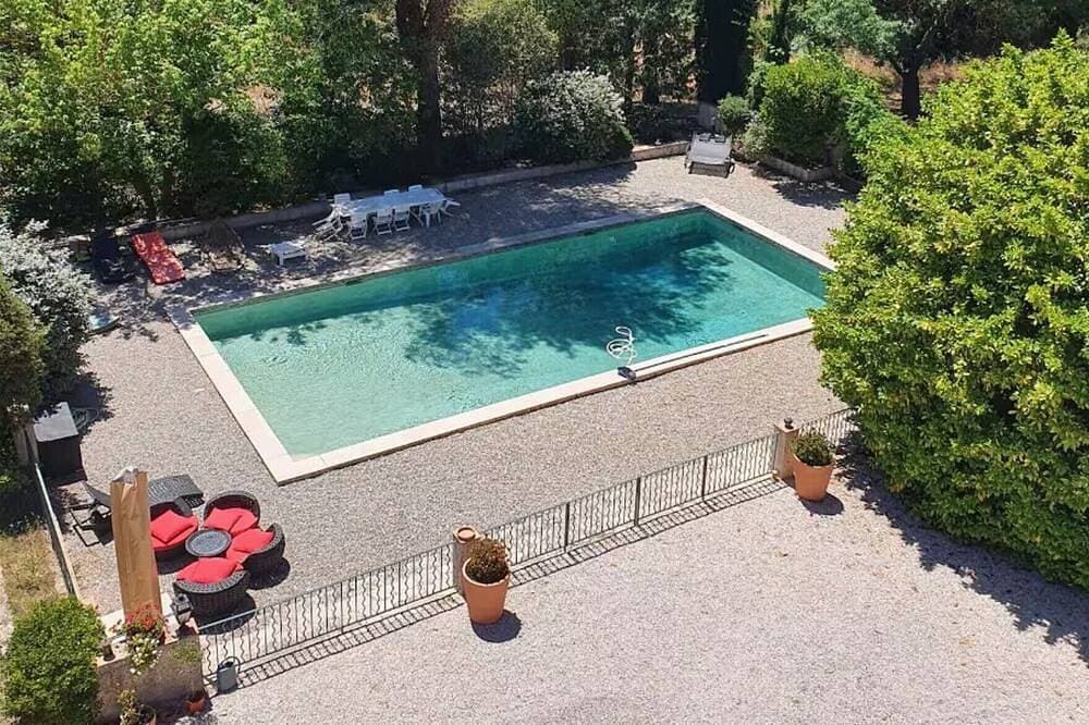 3-bedroom house, absolute calm, swimming pool, tennis court, parking, calanques 1