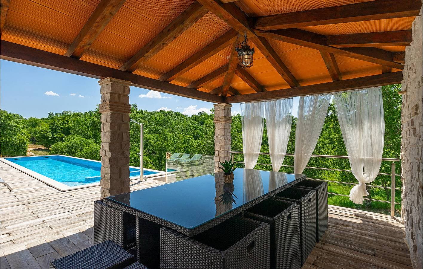 Foto 13 von 60: Gemütliche 1-Zimmer-Wohnung mit Pool und WLAN in der Nähe des Restaurants Pčele