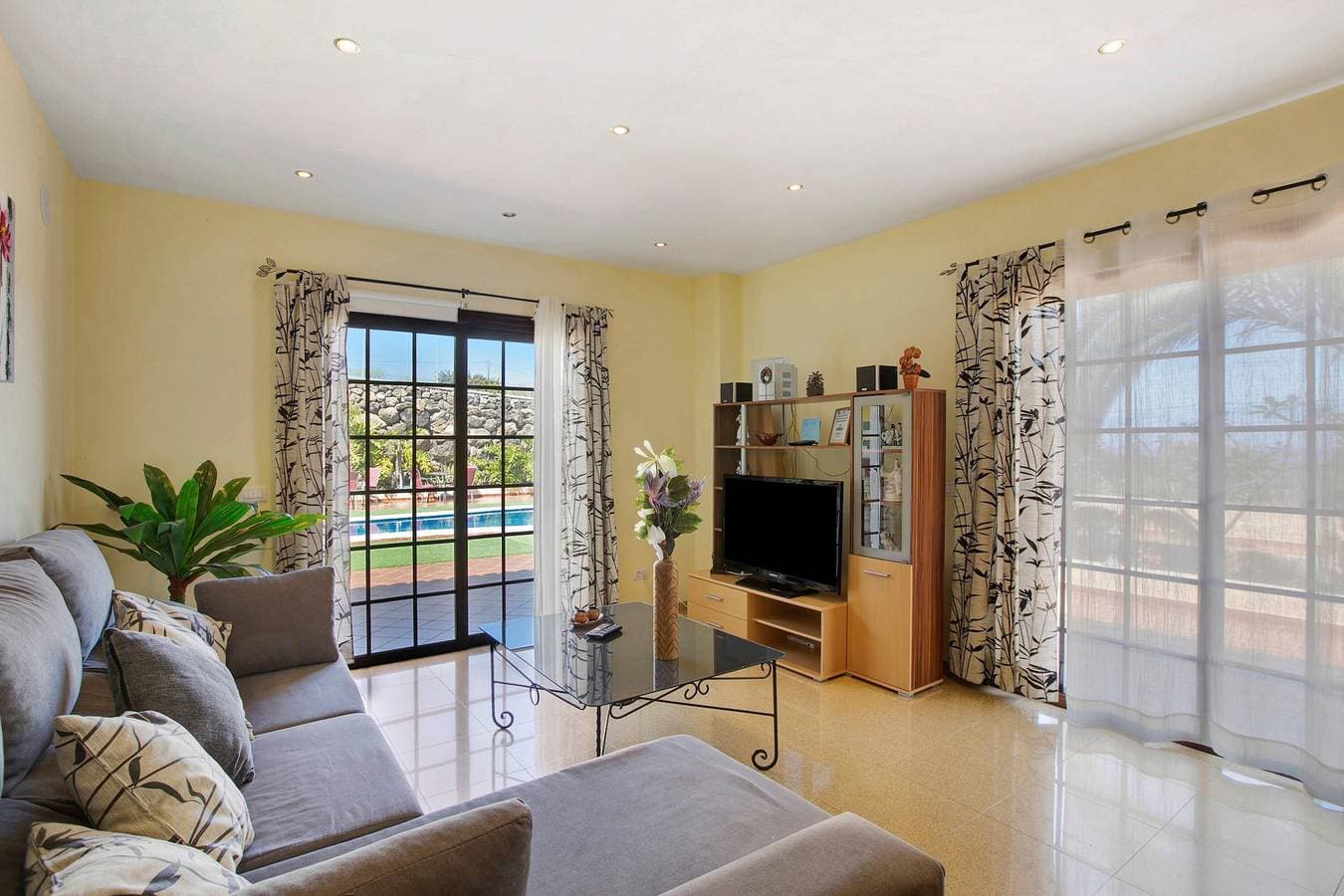 Foto 10 von 25: Ferienhaus 'Villa Tazana' mit Meerblick, Pool und WLAN
