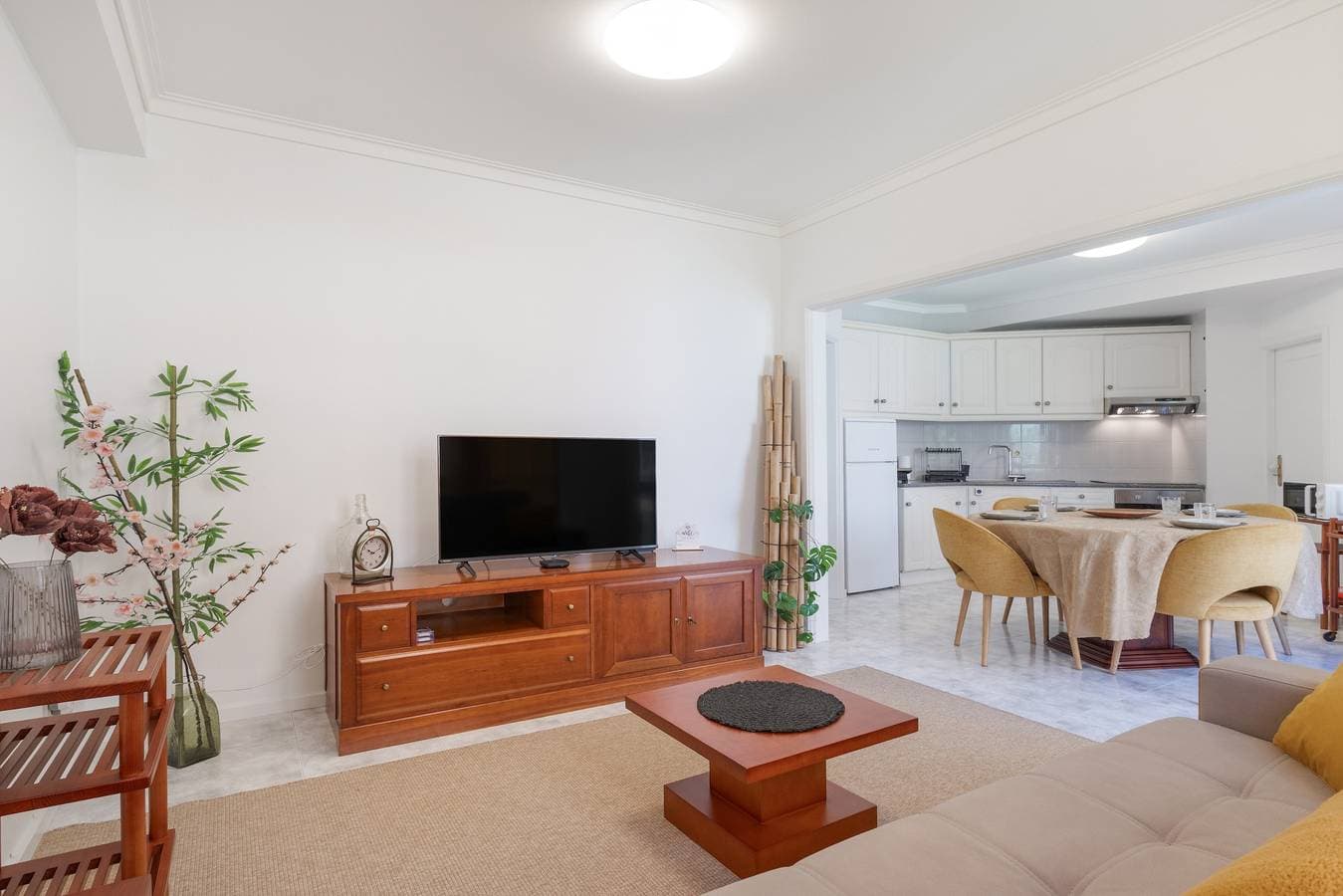 Foto 4 von 29: Apartment 'Na Praia da Amorosa' mit Meerblick, Gemeinschaftsgarten und WLAN