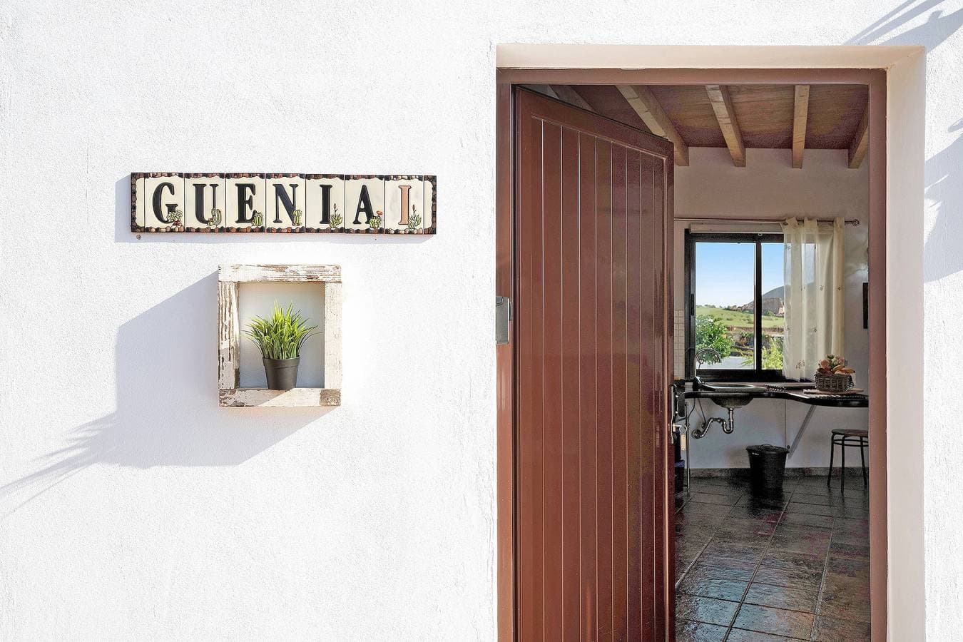 Foto 13 von 15: Ferienhaus 'Guenia I' mit Bergblick, WLAN und Klimaanlage
