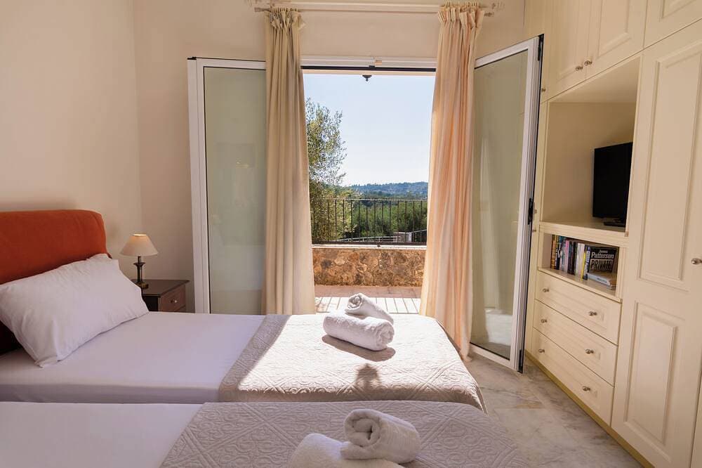 Foto 5 von 30: Private Pool Villa Odyssey in Dassia Corfu
