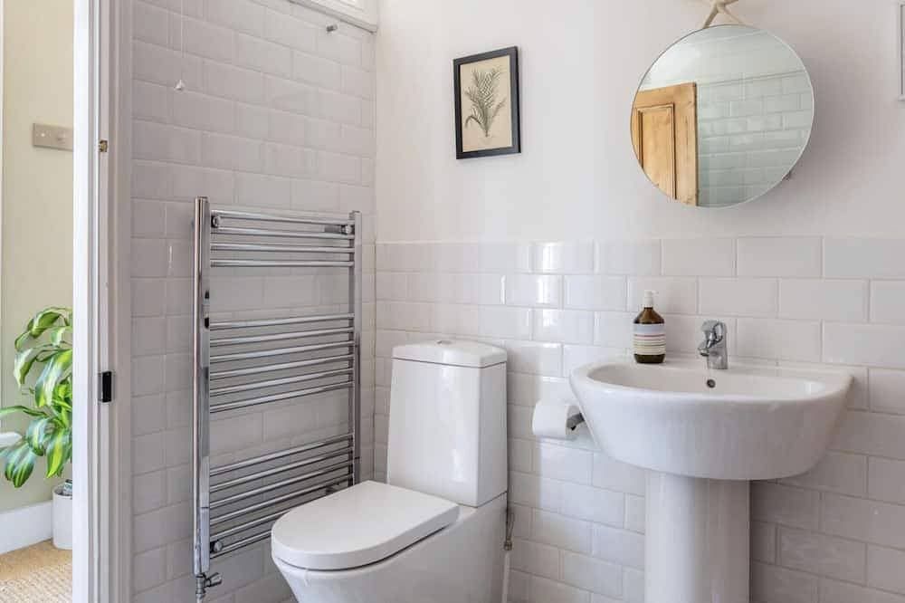 Foto 8 von 28: Stylish Whitstable Cottage/ Beach 2 mins/ Courtyard /free parking/dog friendly.