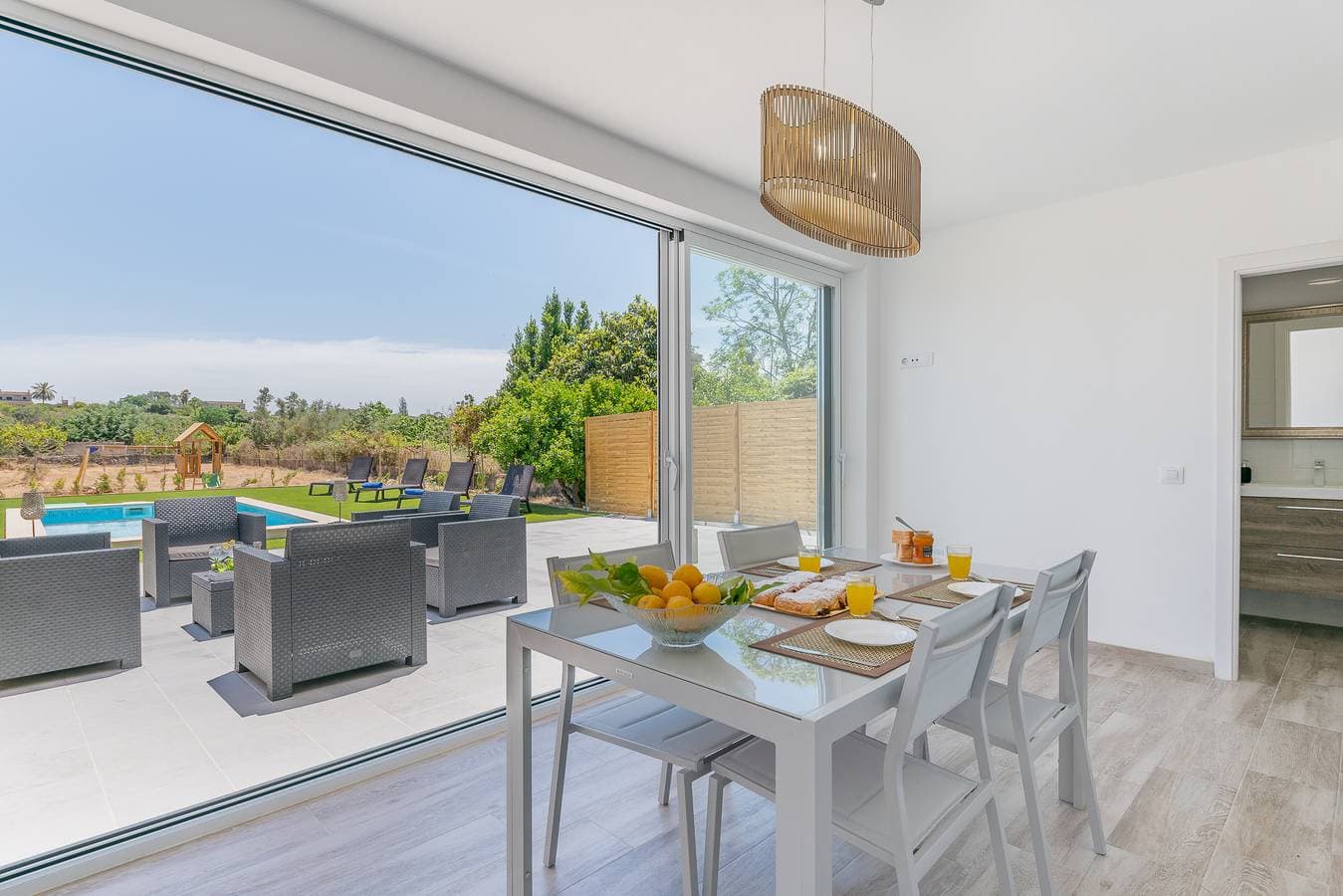 Foto 2 von 28: Ferienhaus für 8 Personen mit Terrasse