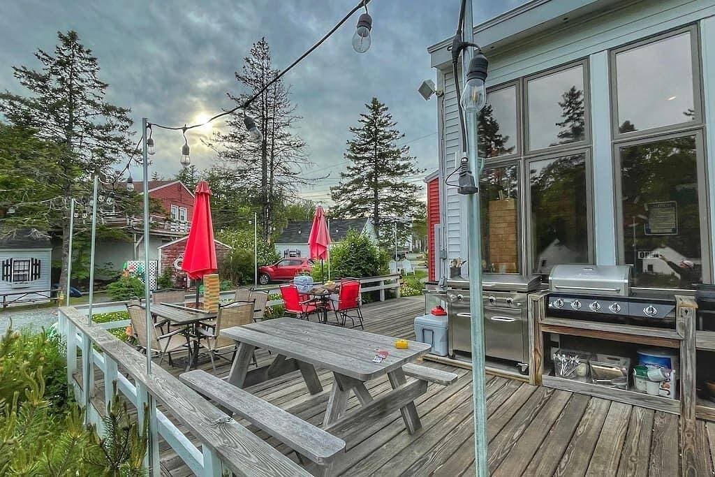 Foto 9 von 32: 7 Acadia Cottage. Double Beds Open Hearth Inn