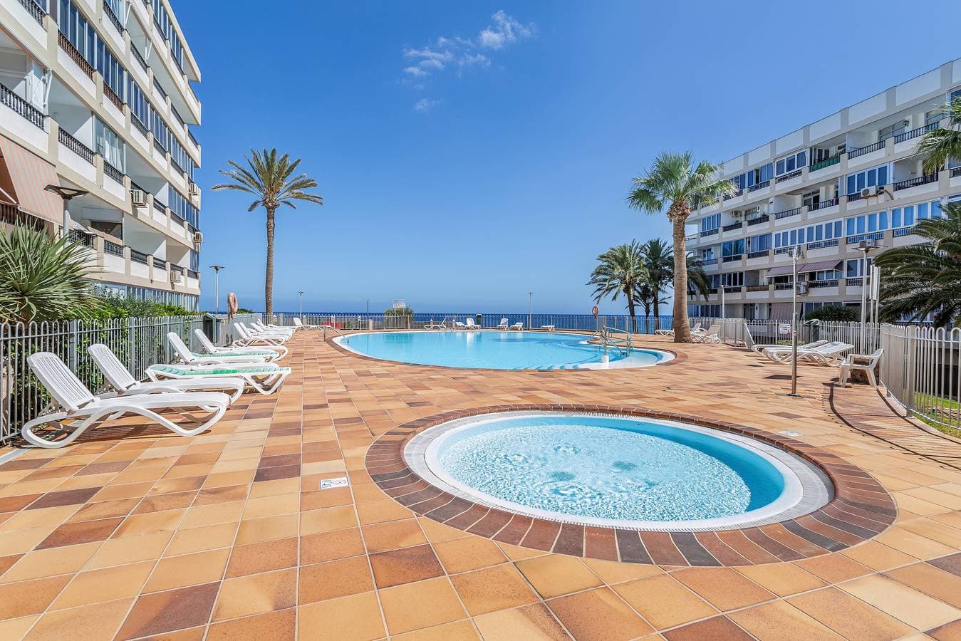 Foto 5 von 28: Neu renovierte Ferienwohnung direkt am Meer mit Meerblick und Klimaanlage
