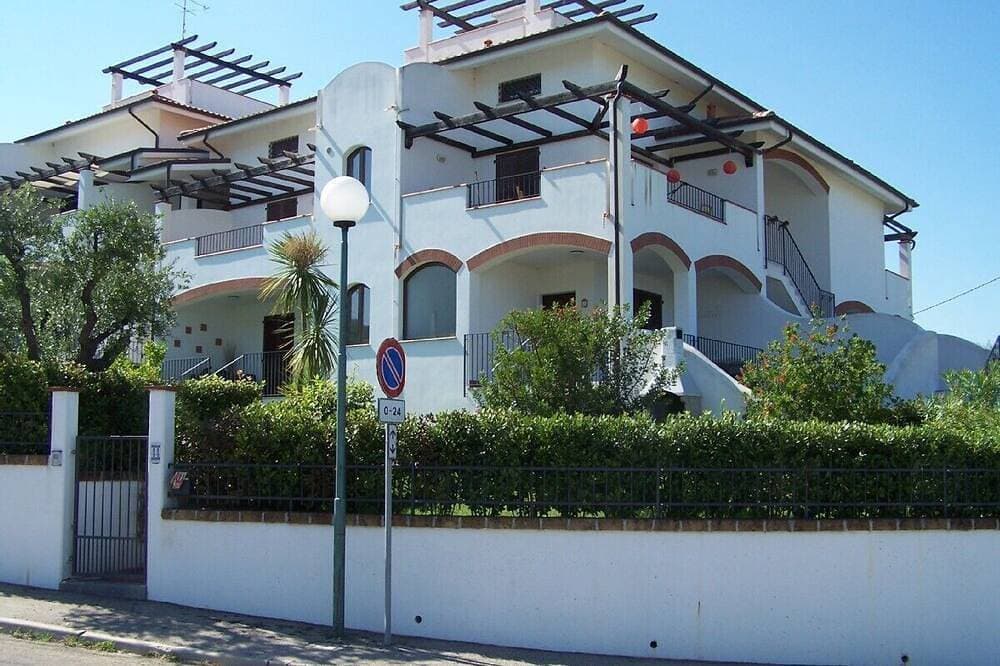 Foto 5 von 30: \"Collemare\" Gartengerät mit Pool für 7 Personen - 2 Etagen!