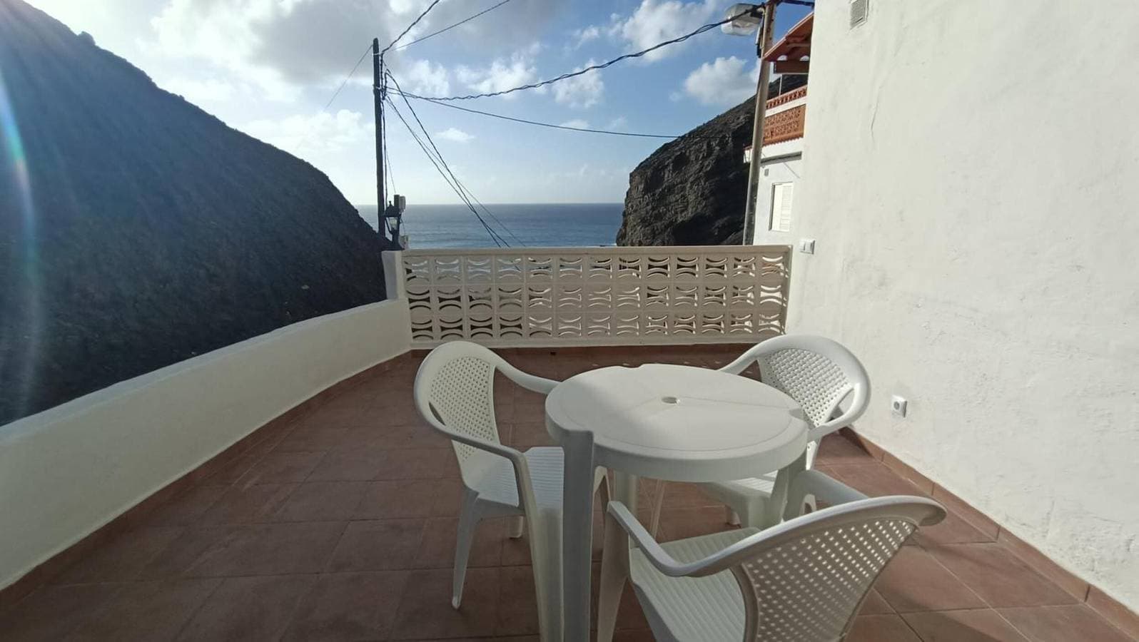 Foto 13 von 37: Alquilaencanarias Casa La Playa La Gomera – Meerblick, Balkon, nahe Playa de Alojera