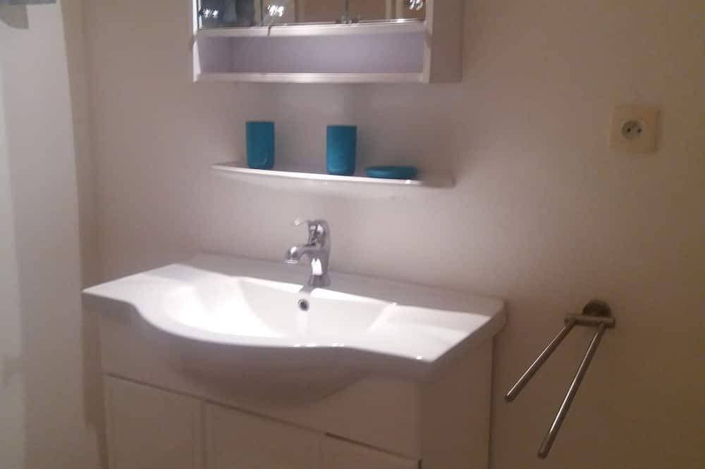 Foto 4 von 9: Beautiful, fully-equipped, climate-controlled, sea-view apartment in Le Rayol, sleeps 2 to 4.