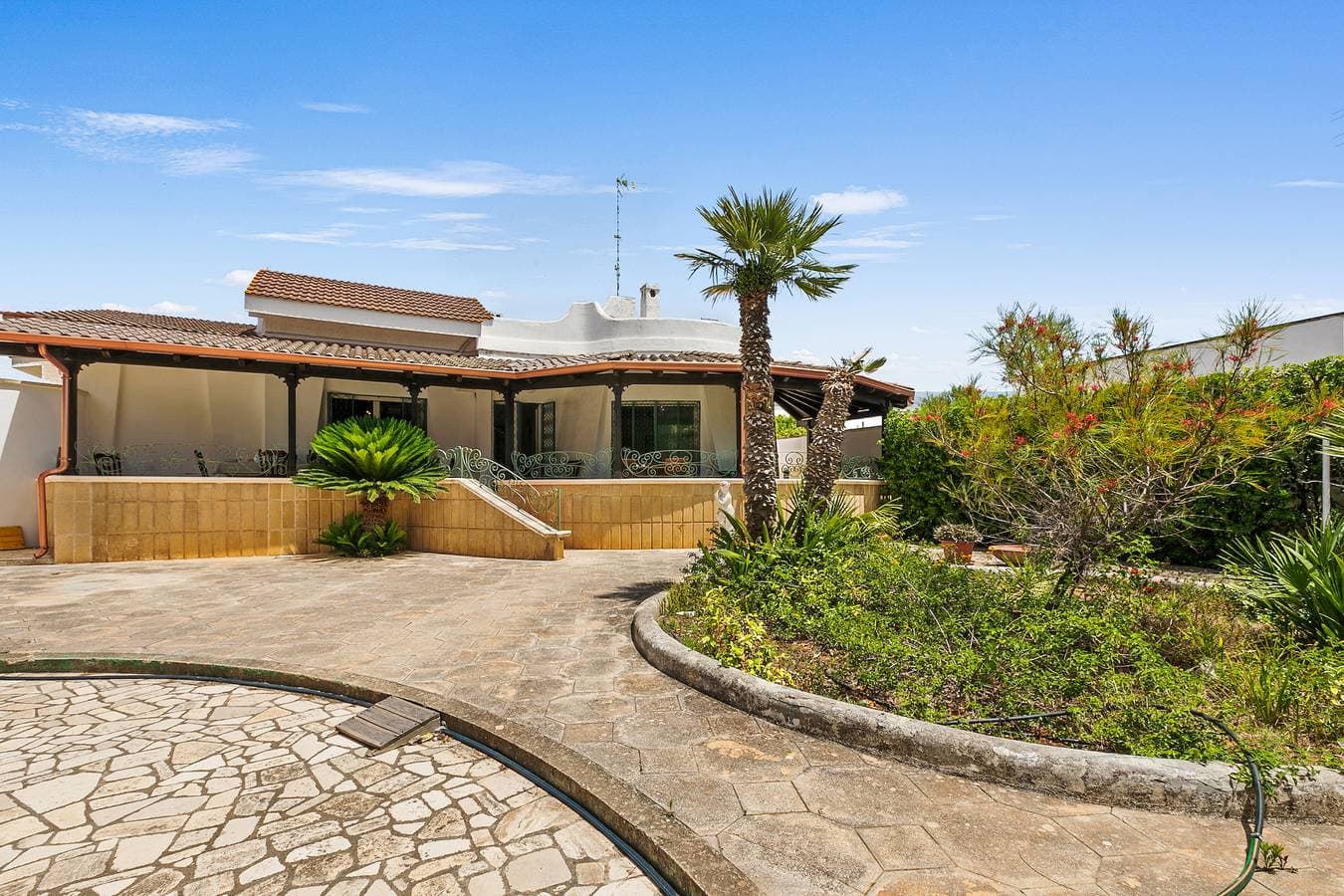 Foto 5 von 43: Villa Isidoro - Sea View and Garden, 50m to Beach