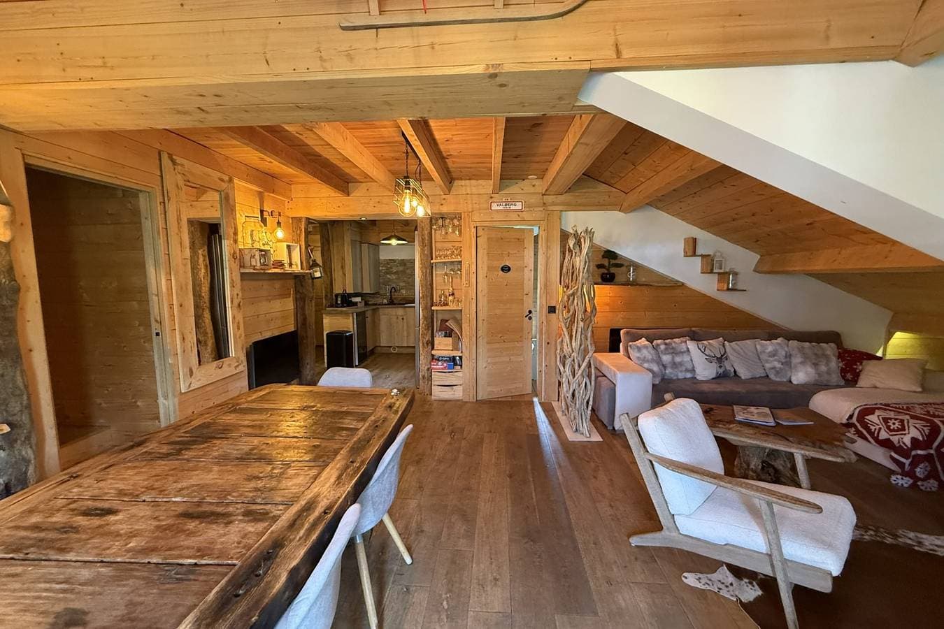 Foto 6 von 24: Ferienwohnung für 8 Personen mit Balkon