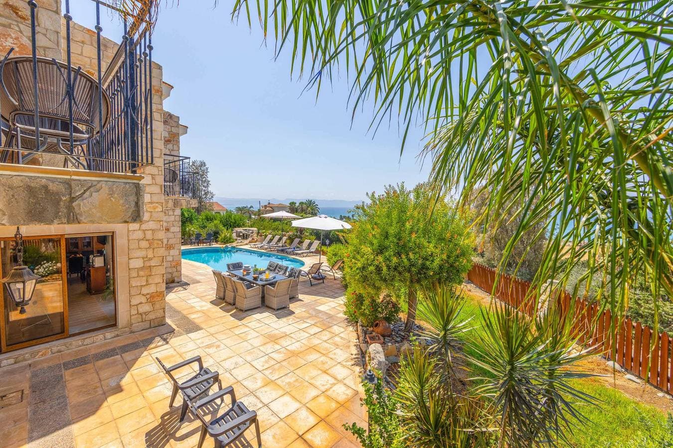 Foto 12 von 45: Villa für 8 Personen mit Balkon