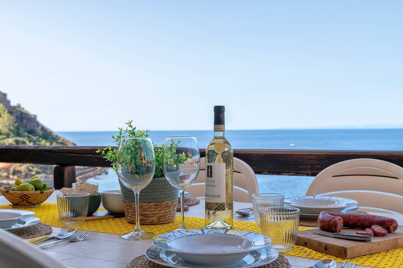 Foto 3 von 21: Ferienhaus 'The Terrace Above The Sea' mit Meerblick, privater Terrasse und Klimaanlage