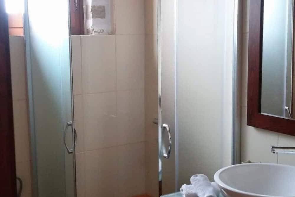 Foto 9 von 19: Rural Stone Villa with private pool and mountain views near local sandy beaches!