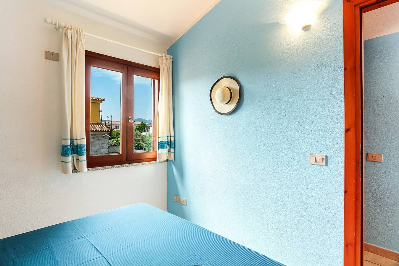 Foto 10 von 26: Ferienwohnung "Bilocale Geranium Beach" mit Terrasse und Klimaanlage