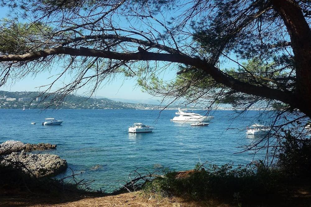Foto 11 von 21: Cannes Beach. Appart Up Seaview 36 m2. Top Design. Pr. Center. Pool, Garage,