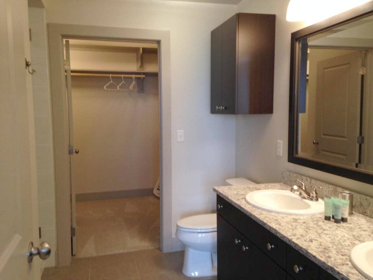 Foto 5 von 18: Two-Bedroom Apartment