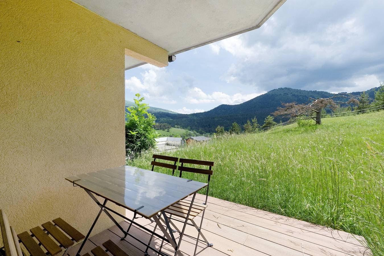Foto 6 von 24: Ferienhaus 'Les Cimes - Blick auf Grand Veymont' mit Bergblick und privater Terrasse