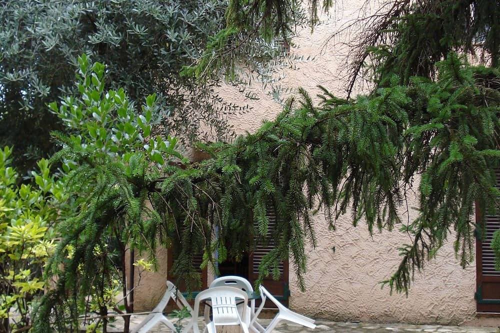 A haven of peace on garden near Cannes in villa 1