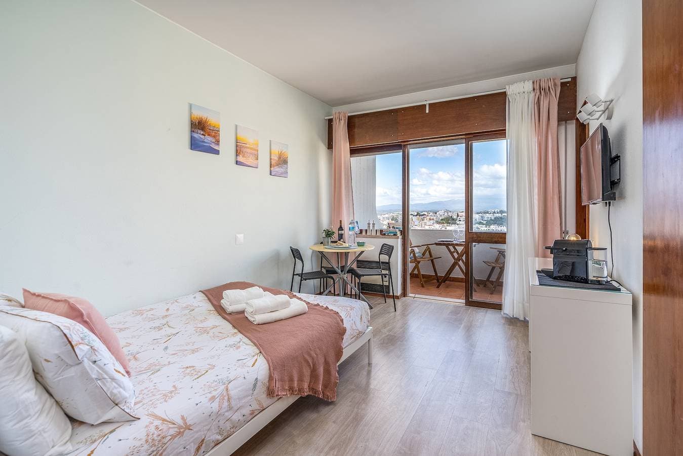 Foto 2 von 27: Ferienwohnung 'Gaivotas House' mit Balkon und WLAN-Zugang
