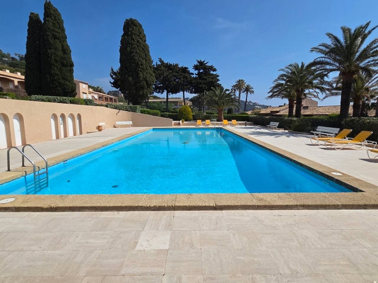 Foto 2 von 30: Klimatisiertes Studio mit Pool in Sainte-Maxime