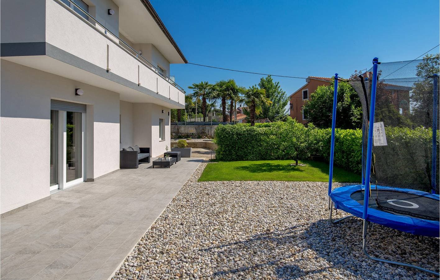 Foto 11 von 41: Charmante 76 m² große Wohnung mit Pool, Terrasse und einem Hundestrand in der Nähe