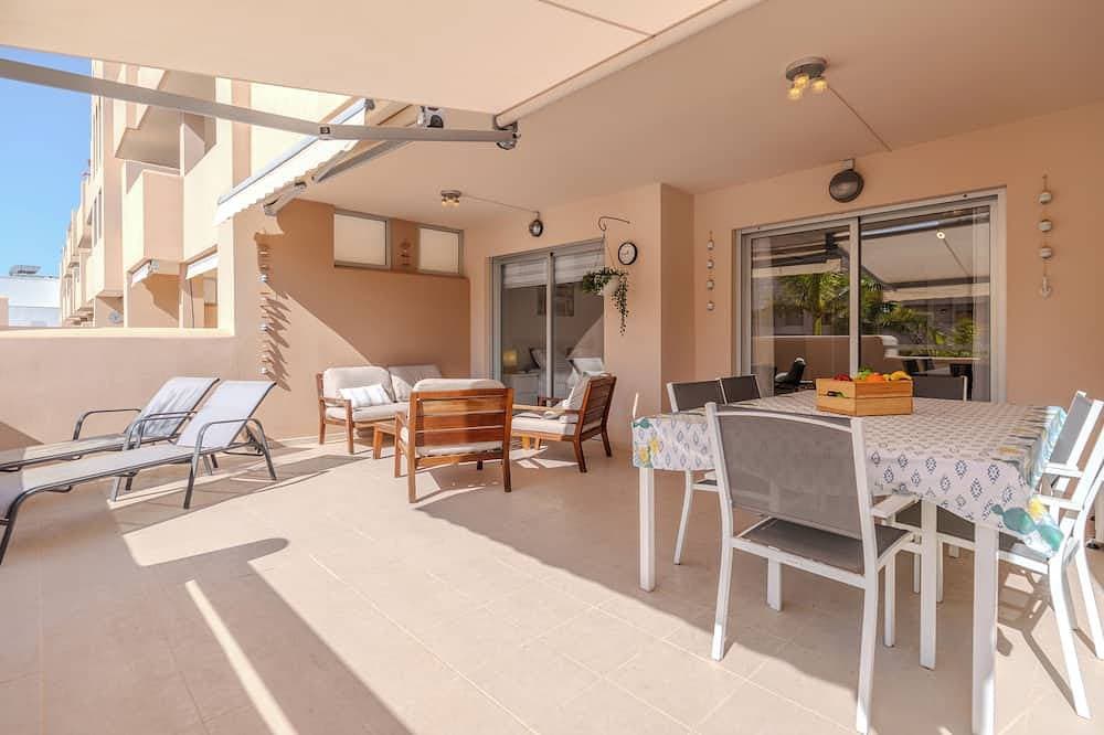 Neu !!! Luxuswohnung, 32 m2 Sonnenterrasse, Blick auf den Pool 1
