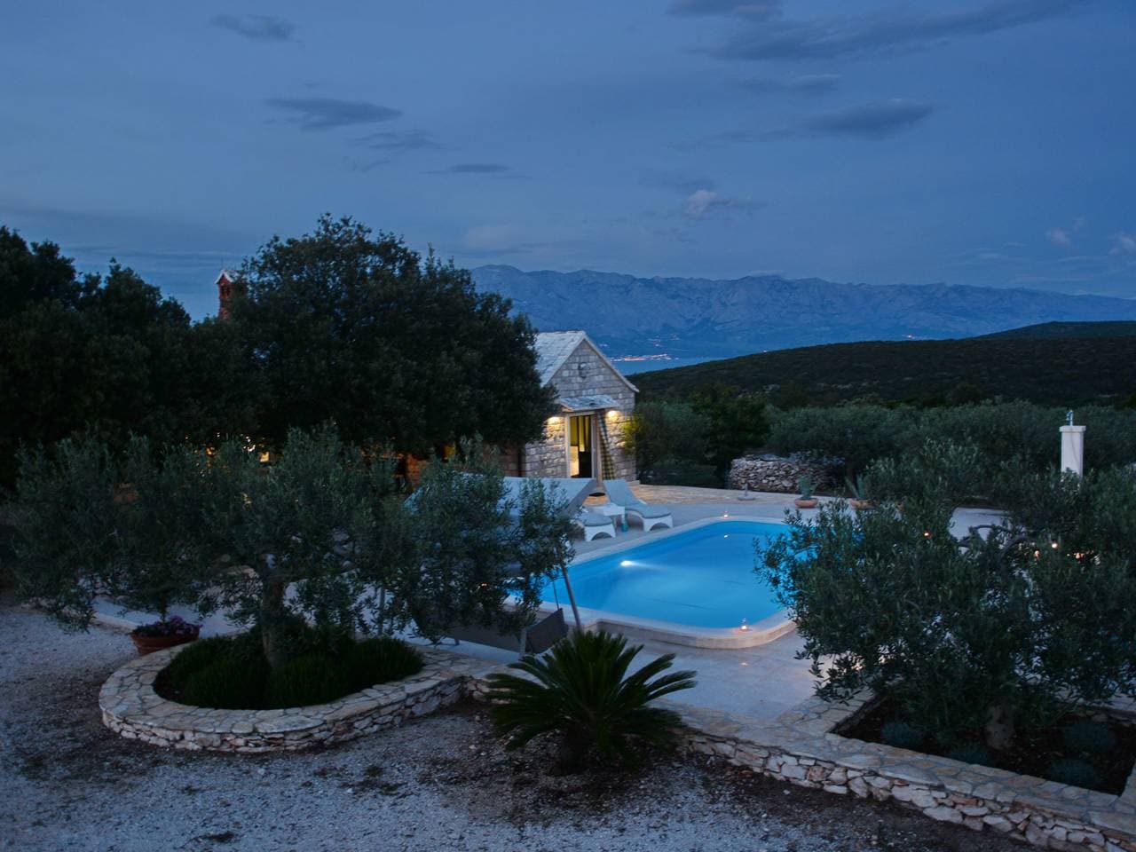 Foto 9 von 38: Mit Terrasse und Pool in herrlicher Naturlandschaft