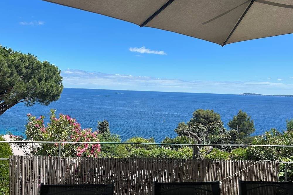 Foto 9 von 10: T2 klimatisierte Wohnung, herrliche Terrasse von 130 m2 mit Blick auf das Meer (Wifi inklusive)