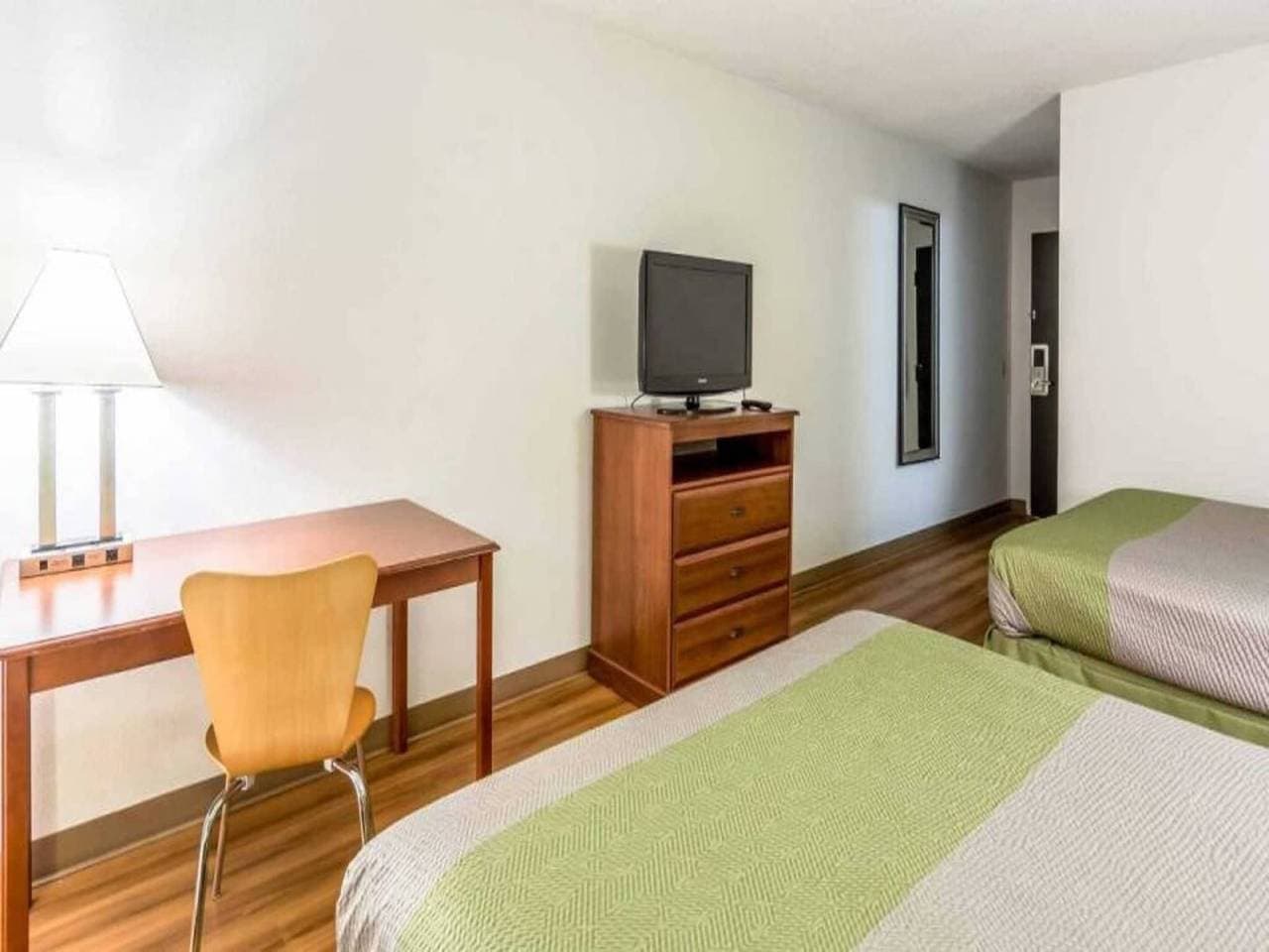 Foto 6 von 27: 2 Queensize-Betten | Nichtraucherzimmer, Mikrowellenkühlschrank