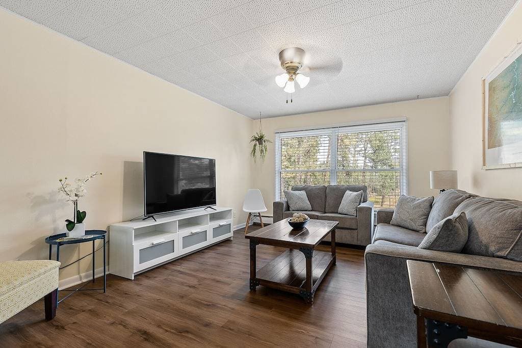 Foto 2 von 35: Blue Roof Lodge: Pet-Friendly, Walkable to Downtown Custer