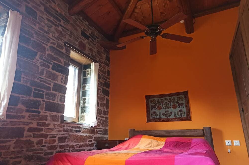 Traditional Stone House-Ten Minutes from the Beach 1