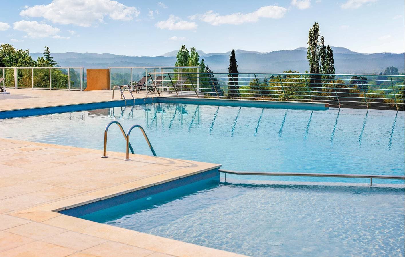 Foto 13 von 32: Callian Poolside Apartment mit AC & Parkplatz