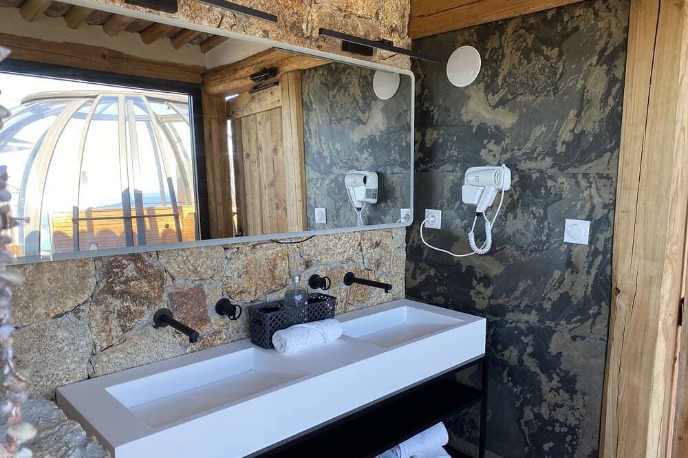 Foto 9 von 30: Kuppel-Deluxe-Ensuite mit Dusche-Blick auf die Bucht