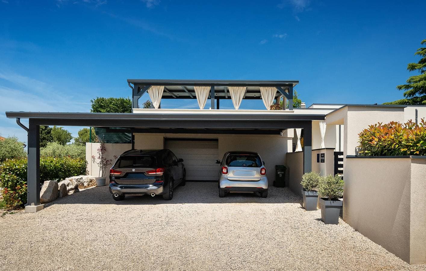 Foto 2 von 35: Gemütliche Ferienwohnung mit Pool, WLAN und Parkplatz in der Nähe des Stadtzentrums und von Captain Morgan