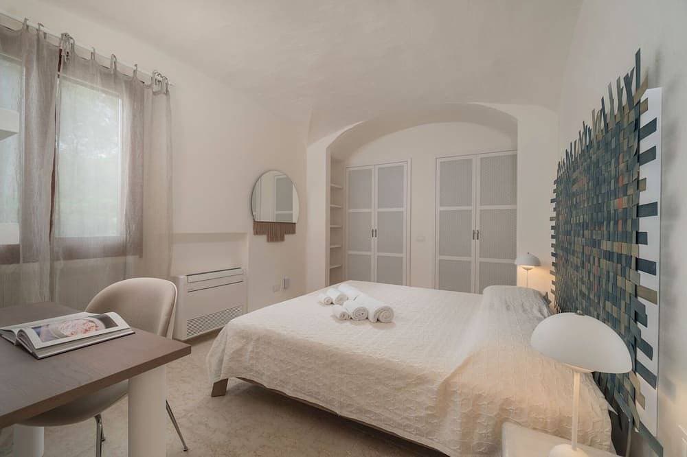 Foto 6 von 30: Waterfront mediterranean style villa with stunning sea views