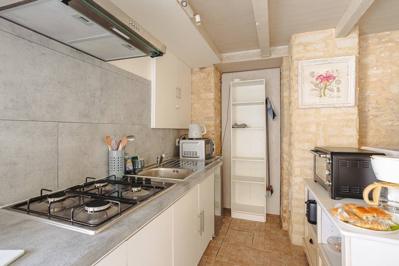 Foto 4 von 21: Ferienhaus 'Gîte Romantique De Type Charentais' mit gemeinsamer Terrasse, WLAN & Klimaanlage